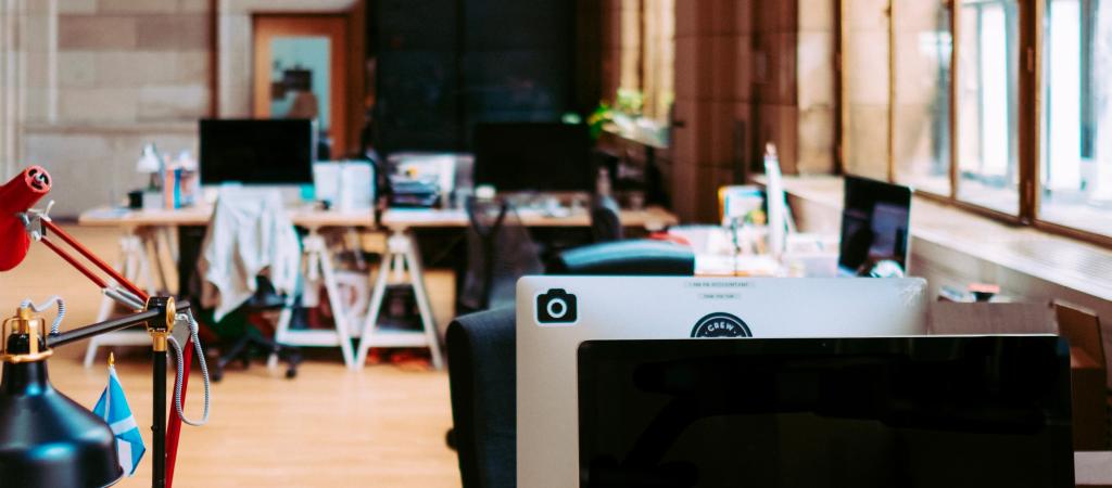 Prenotazione scrivanie: gestire la condivisione degli spazi di lavoro in modo flessibile e sicuro